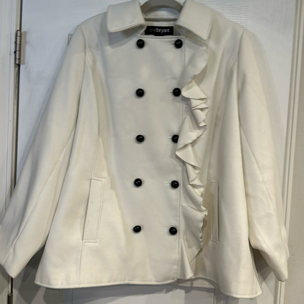 Women’s Lane Bryant white Coat. Size 22/24. Gently worn.